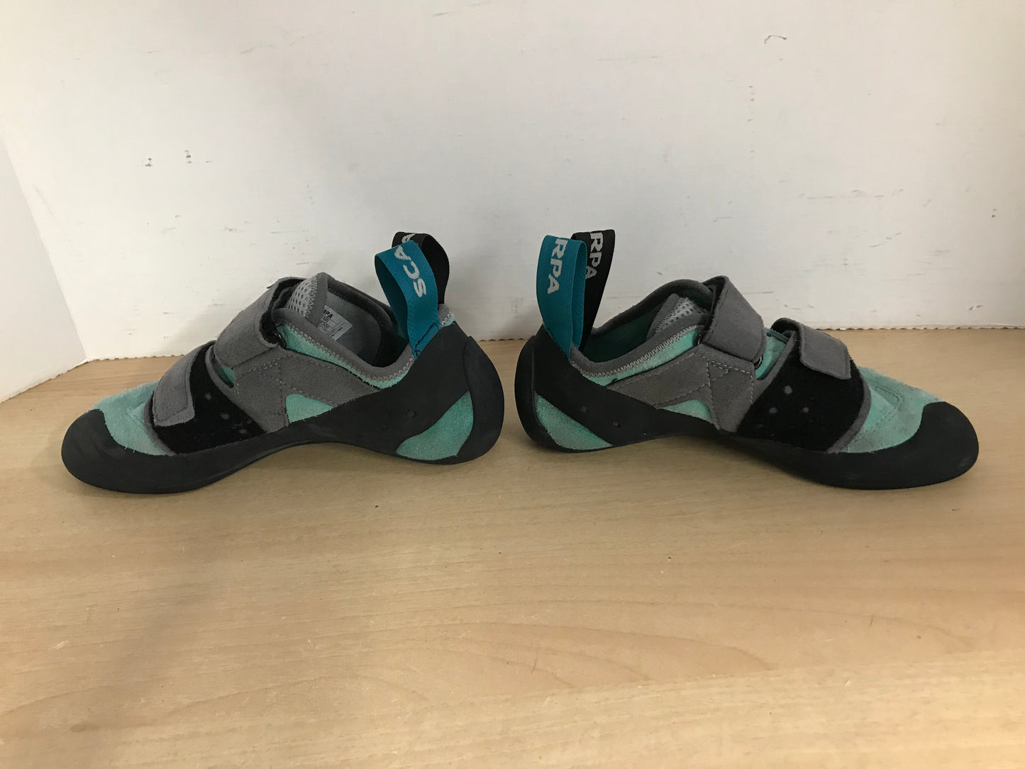 Rock Climbing Shoes Child Size 6 Youth Scarpa Origin Grey Teal Retail 125.00 Fantastic Quality  JP 5596