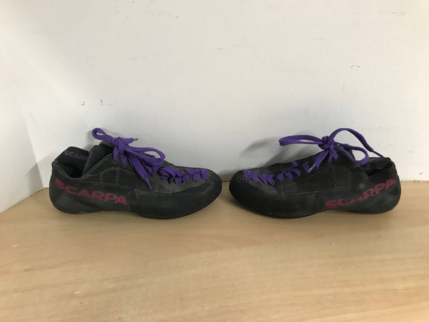 Rock Climbinging Shoes Child Size 5 Scarpa Leather Black Purple