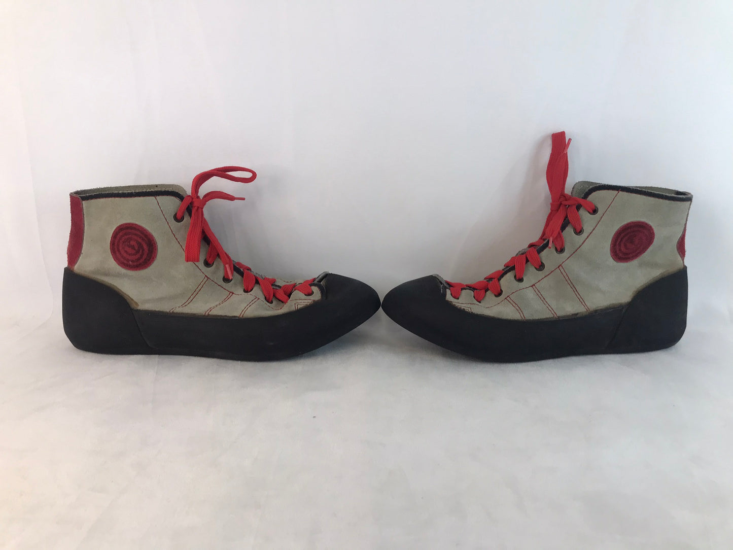 Rock Climbing Shoes  Men's Size 11 Boreal Spain Leather Suade Black Red Excellent Quality