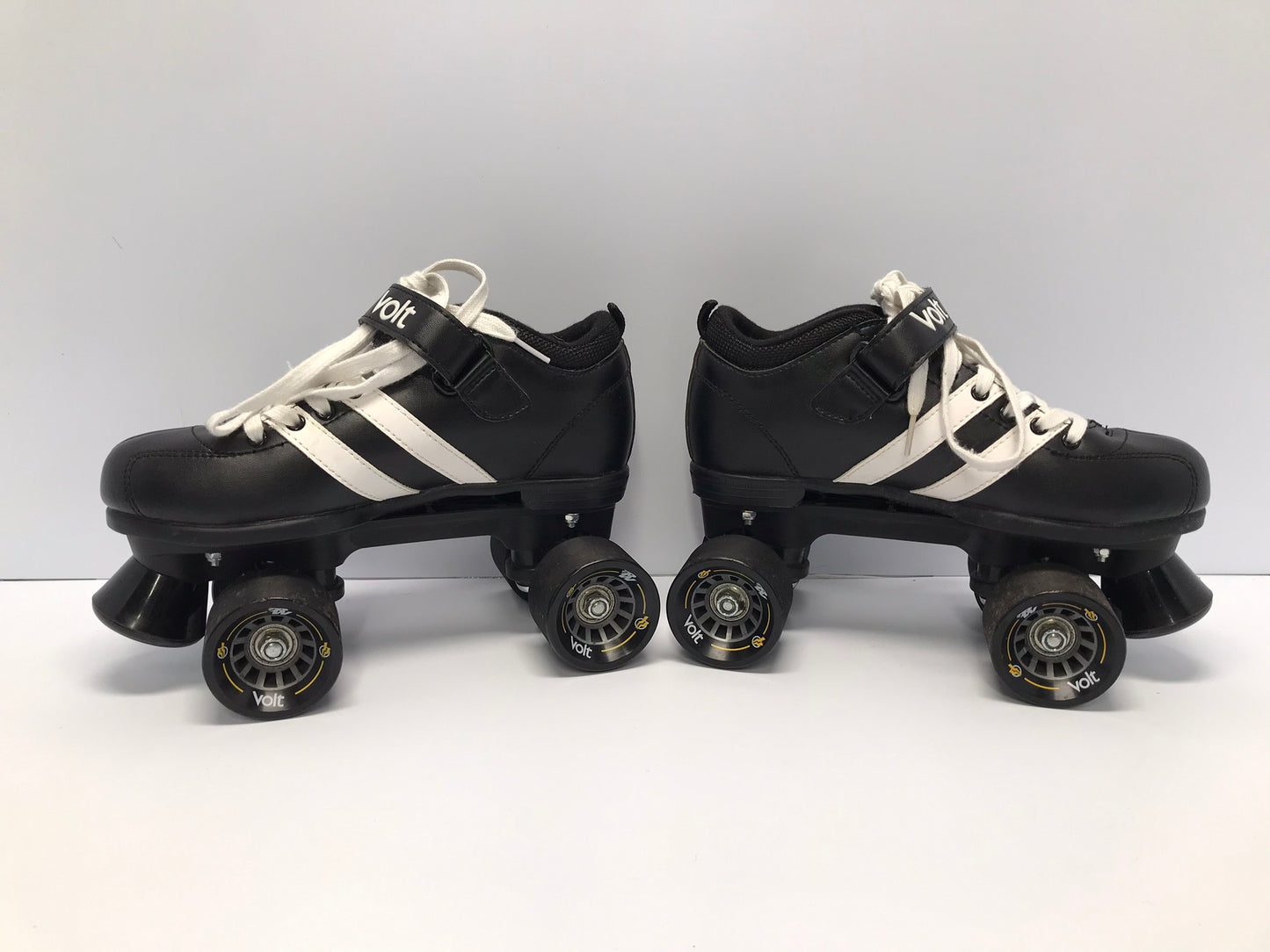 Roller Derby Skates Riedell Volt Men's Size 6 Shoe Size Preceision Bearings Black As New