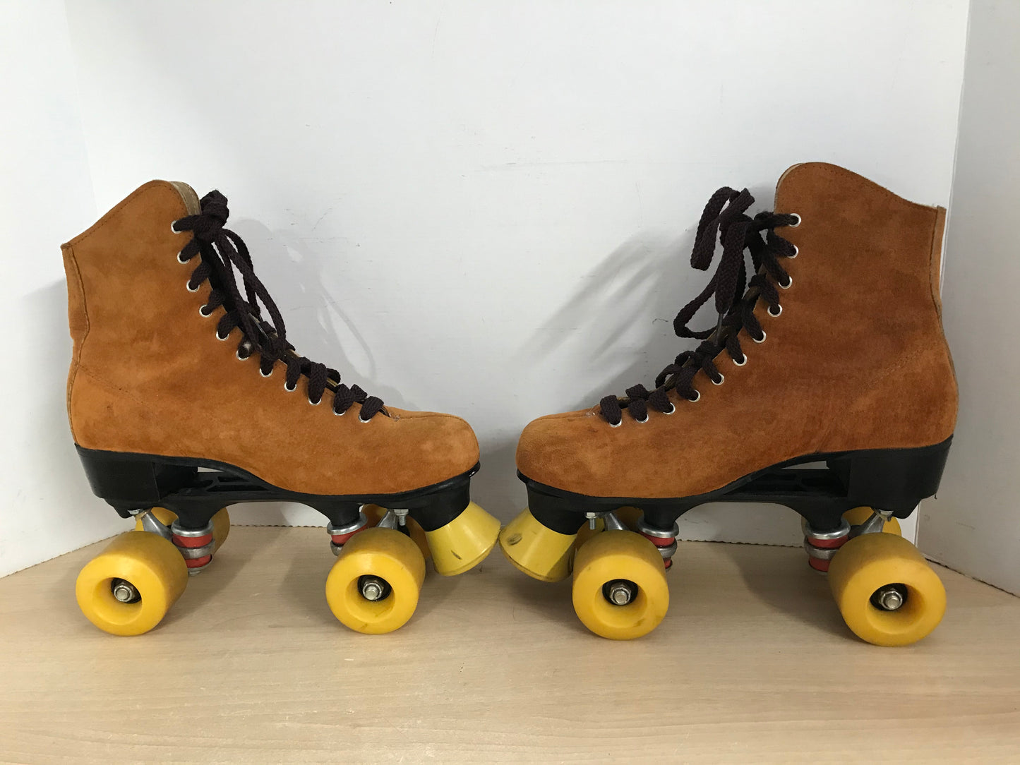 Inline Roller Skates Derby Ladies Size 9 Vintage 1970 Cowhide Suade Made In USA Almost Mint Worn Once RARE