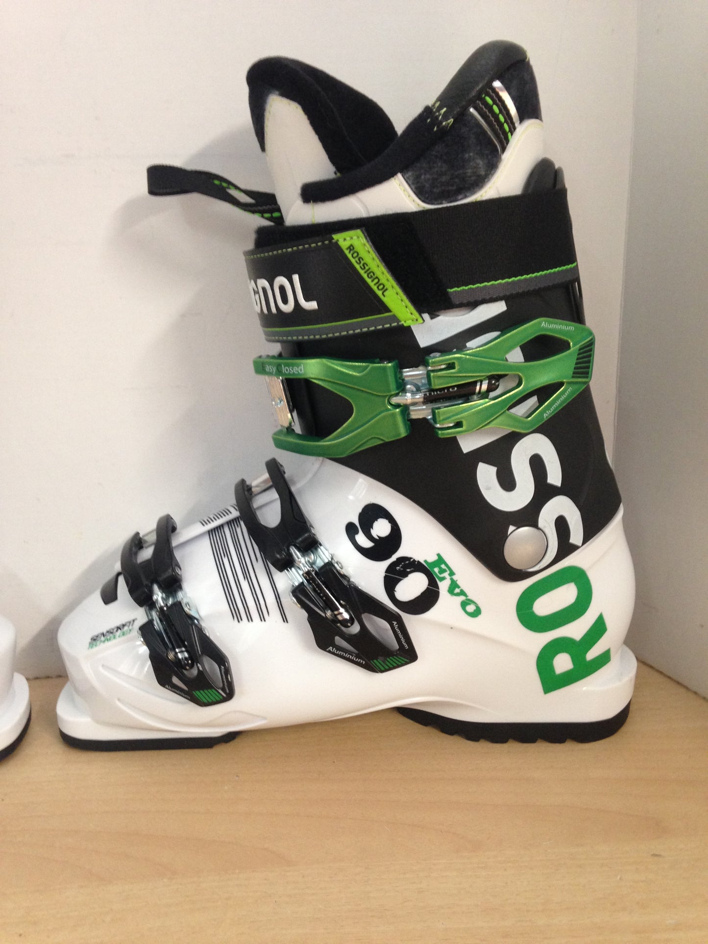 Ski Boots Mondo Size 25.5 Men's Size 7.5 Ladies size 8.5 298 mm Rossignol Evo White Green New