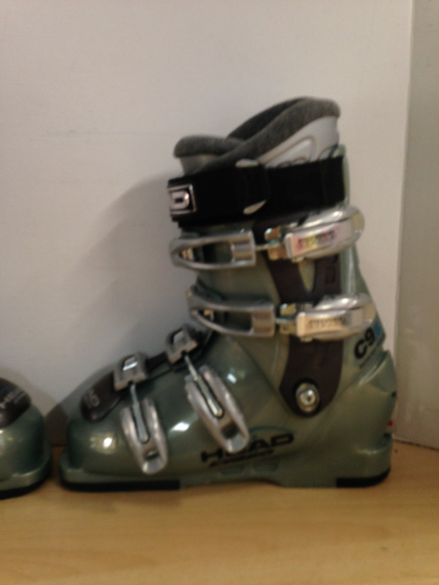 Ski Boots Mondo Size 23.5 Ladies Size 6.5 276 mm Head Sage Grey Excellent