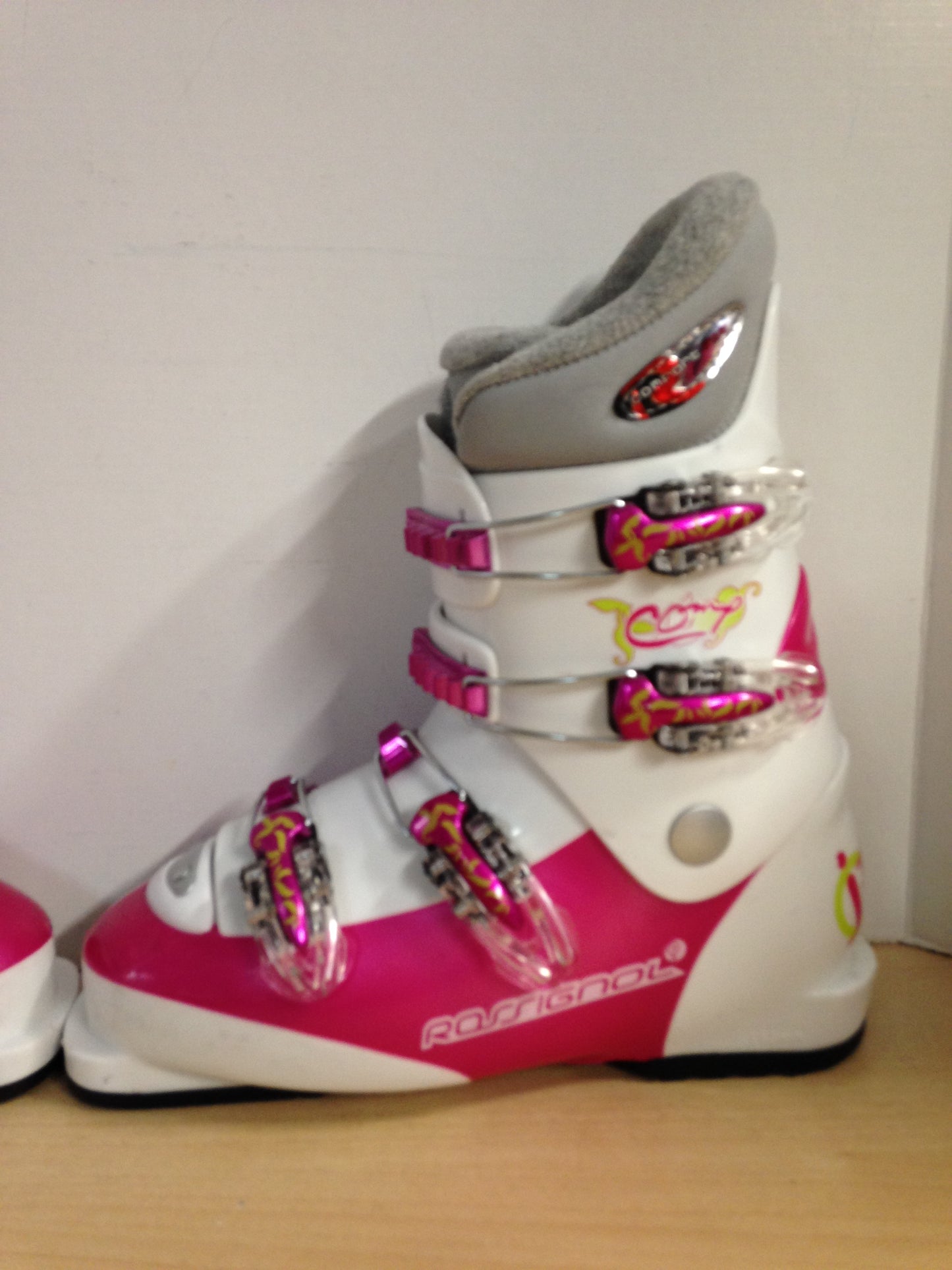 Ski Boots Mondo Size 24.5 Ladies Size 7 283 mm Rossignol Pink White Excellent