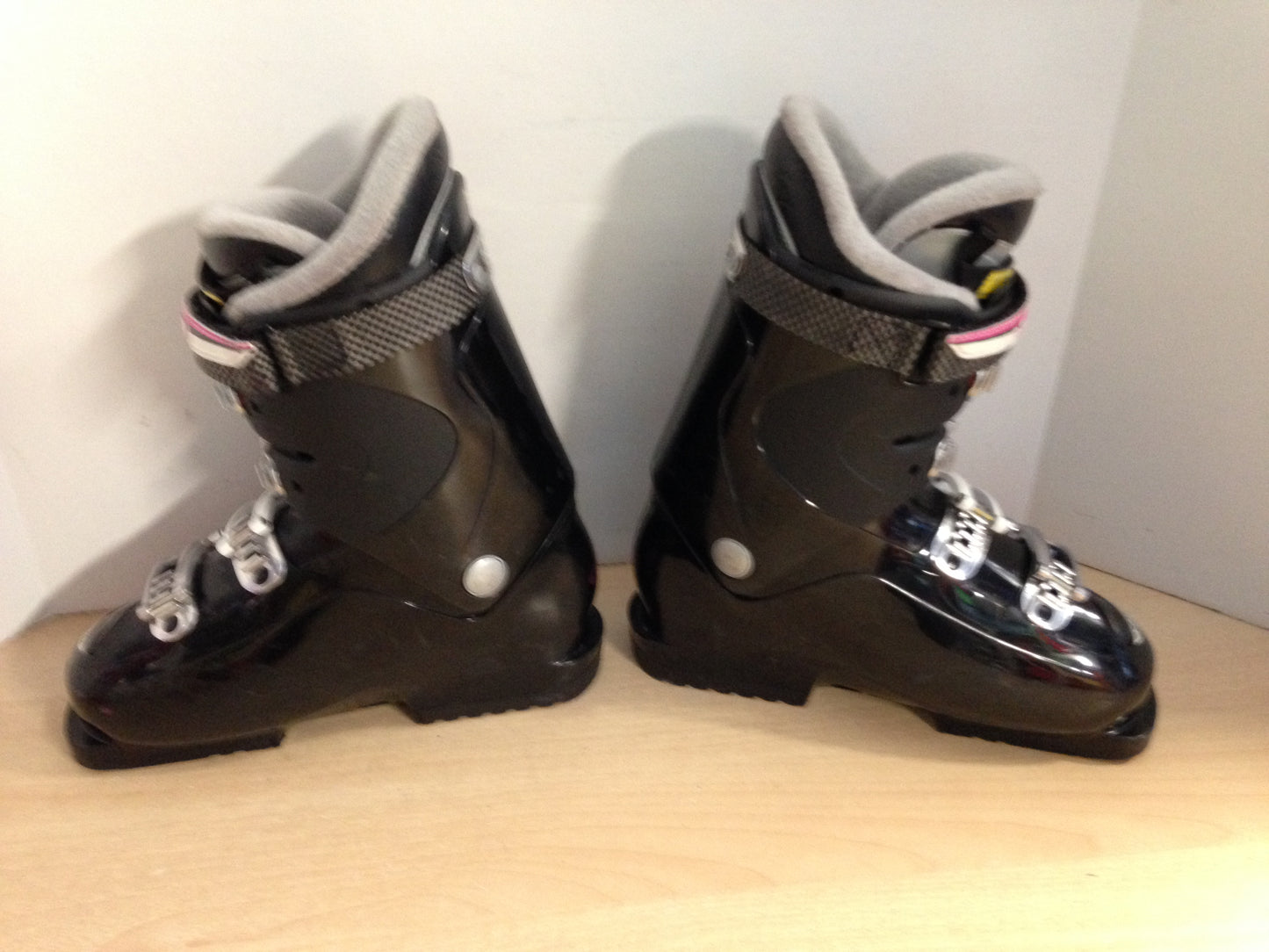 Ski Boots Mondo Size 24.5 Ladies Size 7.5 287 mm Salomon 3D Buckle Black Grey Fushia Excellent