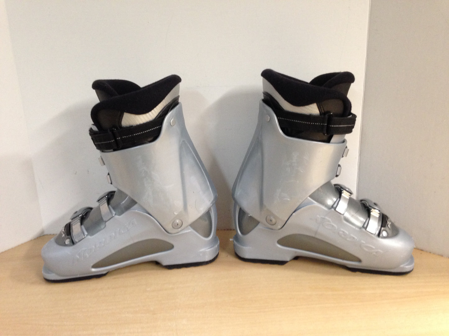 Ski Boots Mondo Size 25.0 Ladies Shoe Size 8 290 mm Nordica Blue Grey