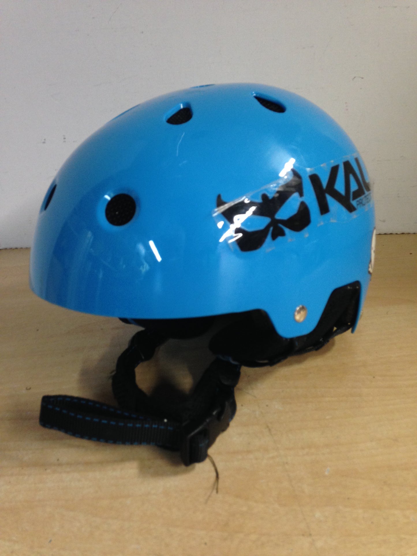 Ski Helmet Child Size 8-12 Kali Blue Black