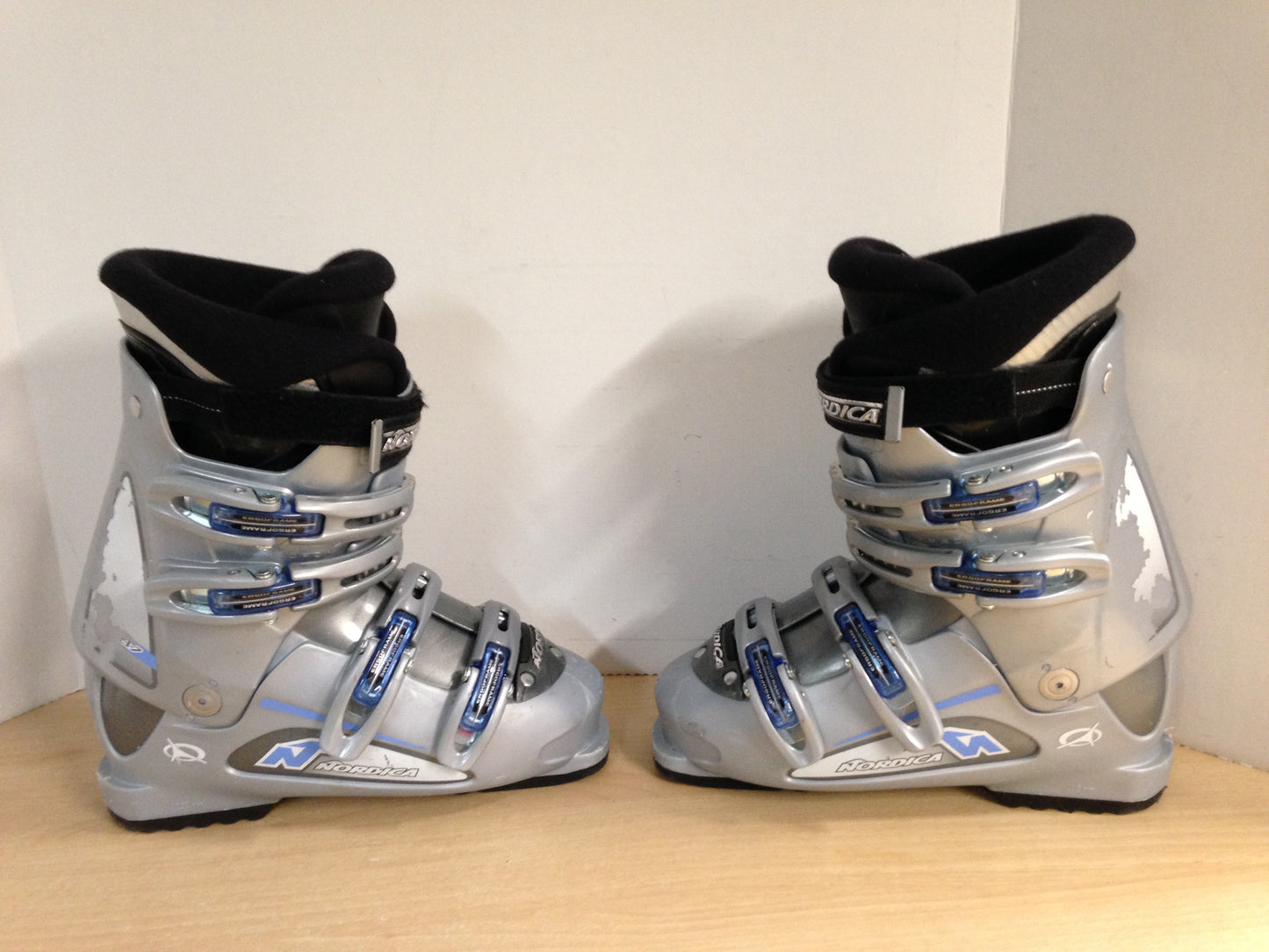 Ski Boots Mondo Size 25.0 Ladies Shoe Size 8 290 mm Nordica Blue Grey