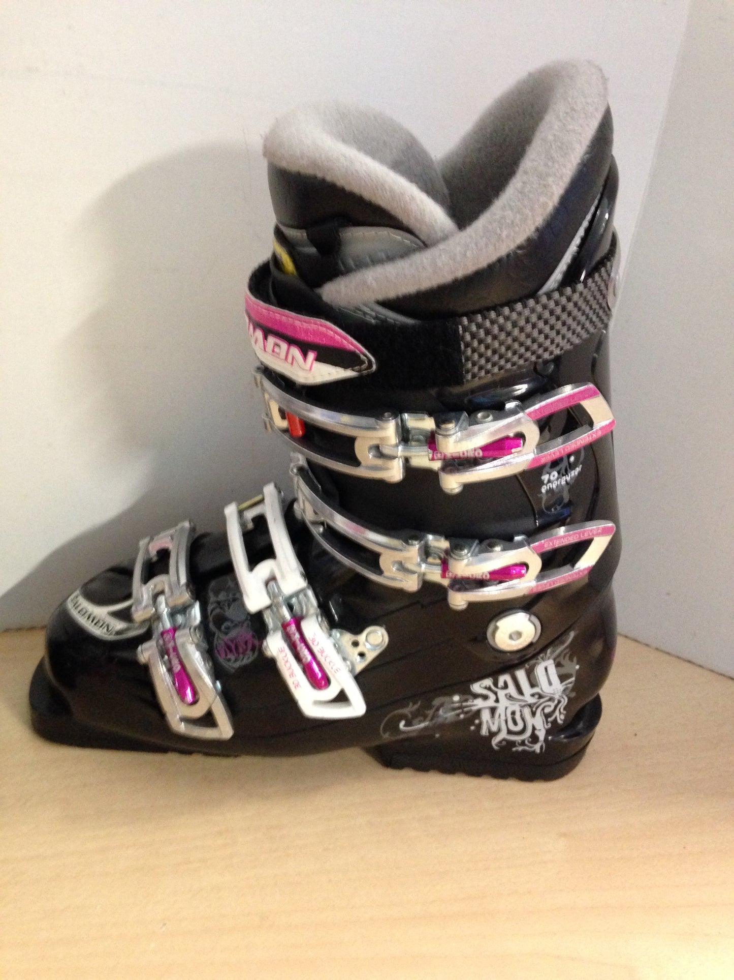 Ski Boots Mondo Size 24.5 Ladies Size 7.5 287 mm Salomon 3D Buckle Black Grey Fushia Excellent