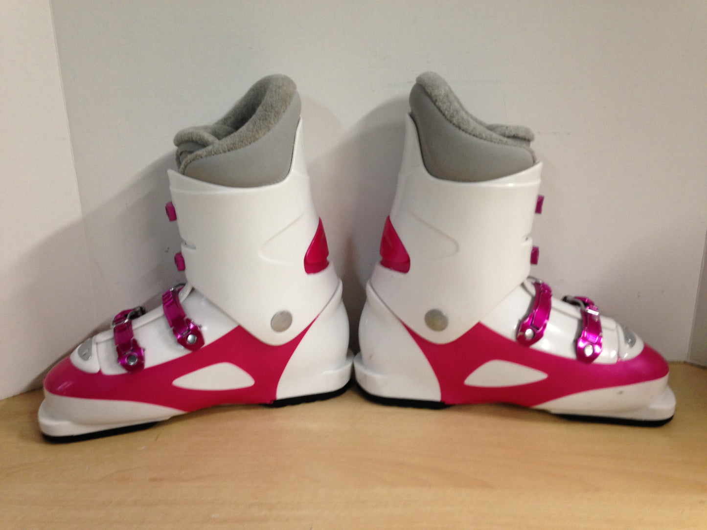 Ski Boots Mondo Size 24.5 Ladies Size 7 283 mm Rossignol Pink White Excellent