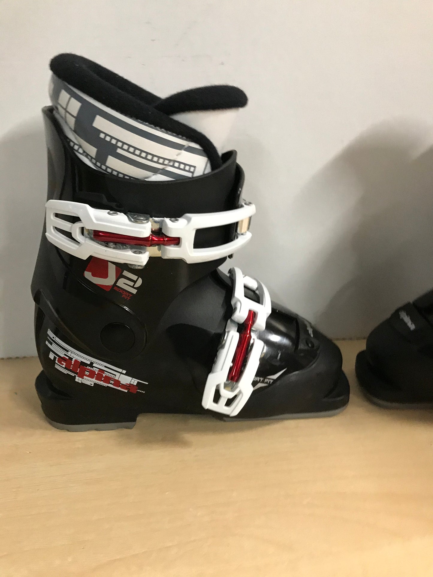 Ski Boots Mondo Size 18.5 Child Size 11 221 mm Alpina Black White Red As New