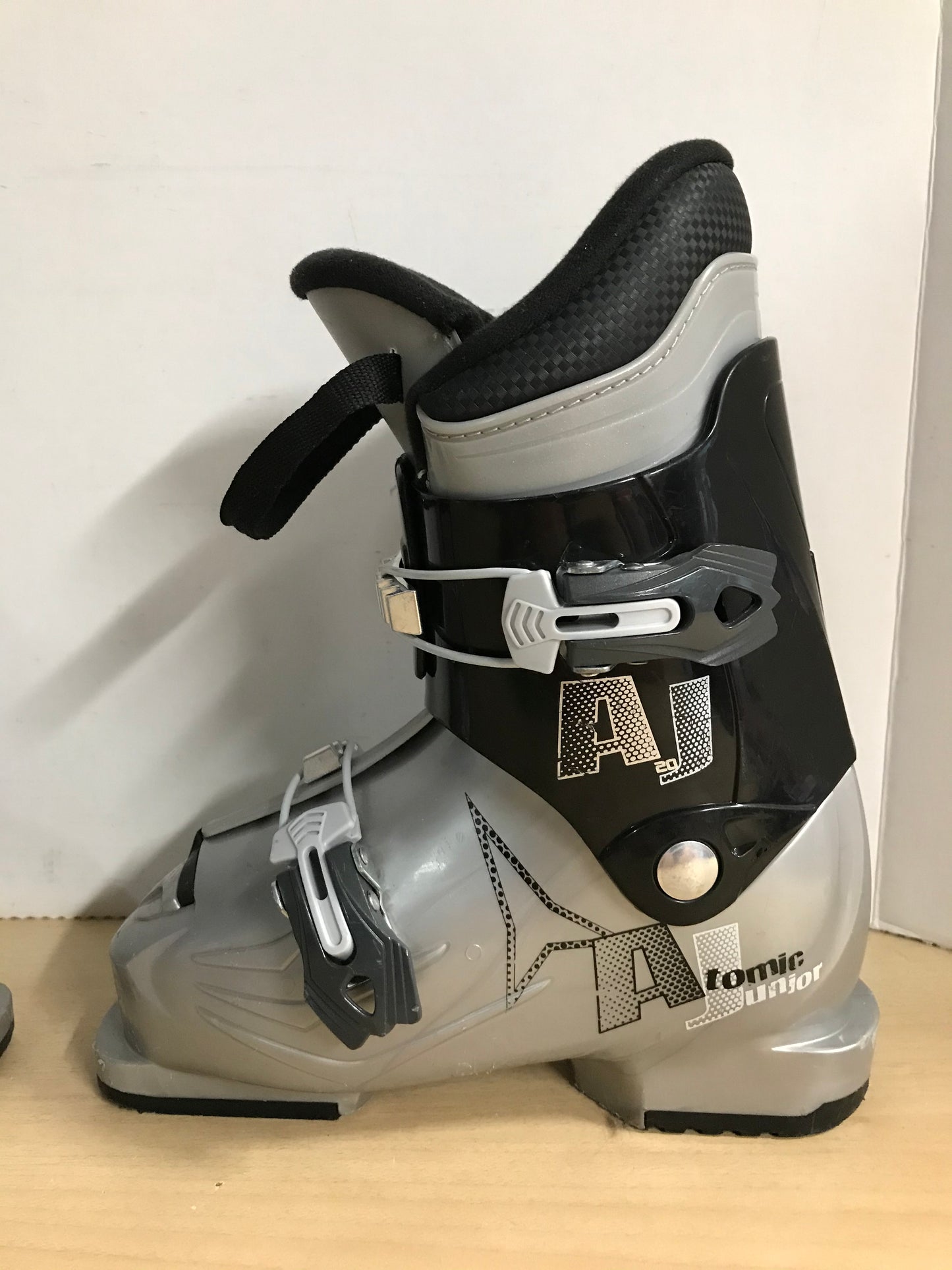 Ski Boots Mondo Size 19.5 Child Size 13.5 237 mm Atomic Junior Grey Black