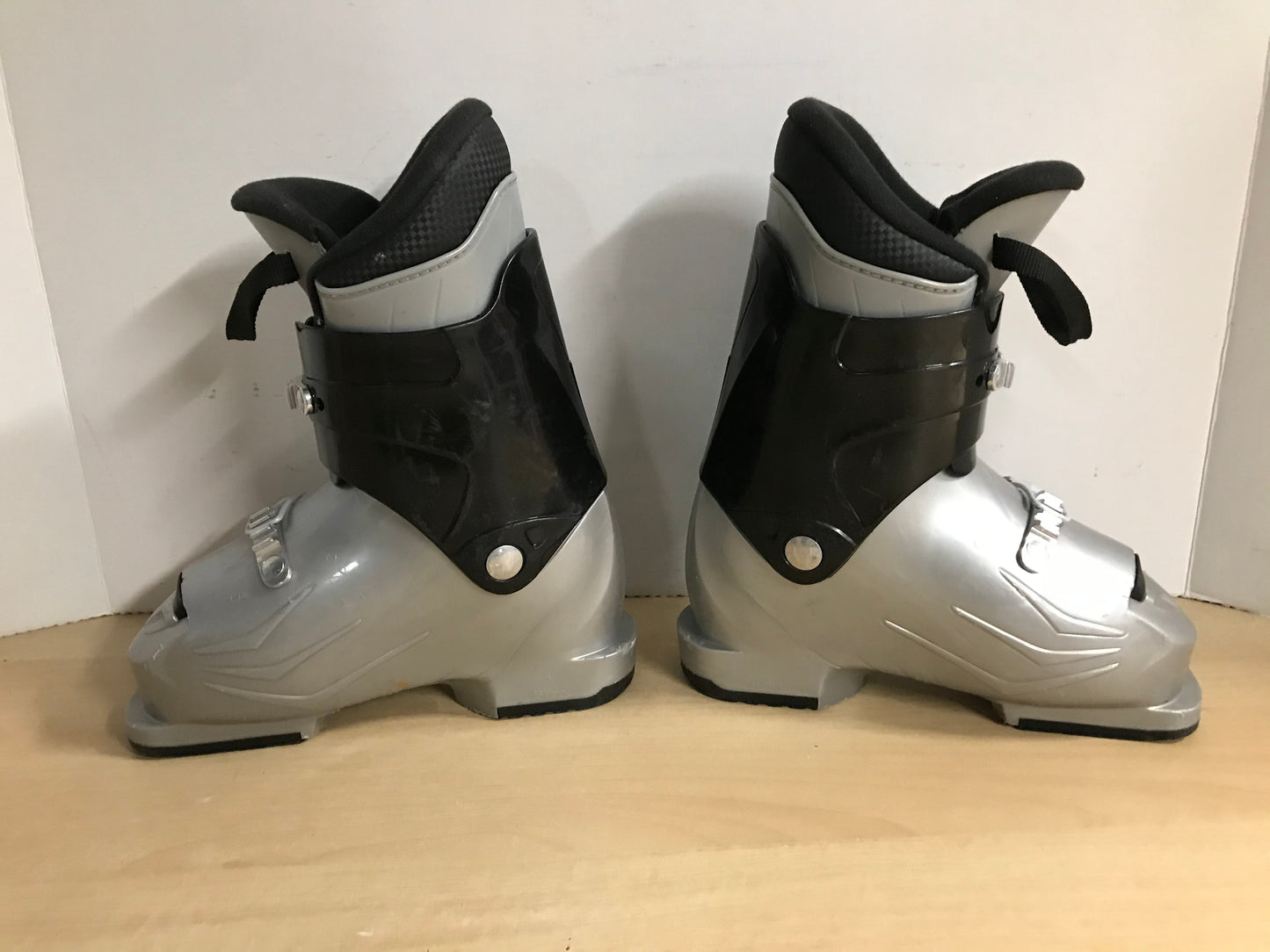 Ski Boots Mondo Size 19.5 Child Size 13.5 237 mm Atomic Junior Grey Black
