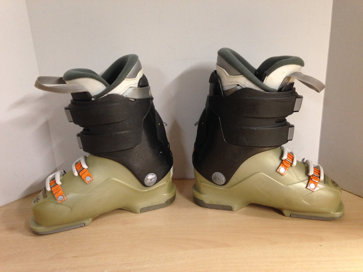 Ski Boots Mondo Size 24.0 Ladies 7 290 mm Dalbello Vintage Feather Sage Grey