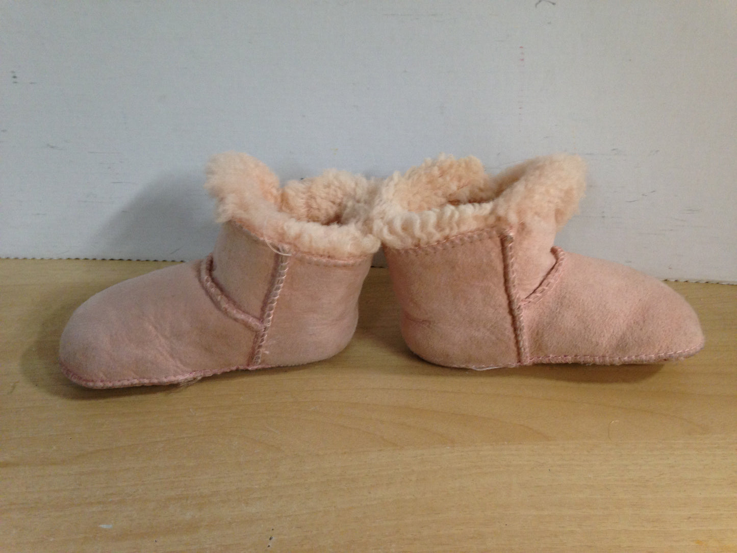 Slippers Toddler Size 6 Ugg Plush Pink Winter Slippers Excellent
