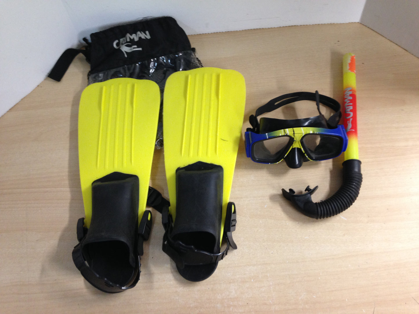 Snorkel Dive Fins Set Child Size 13-1 Shoe Caymen Yellow Multi