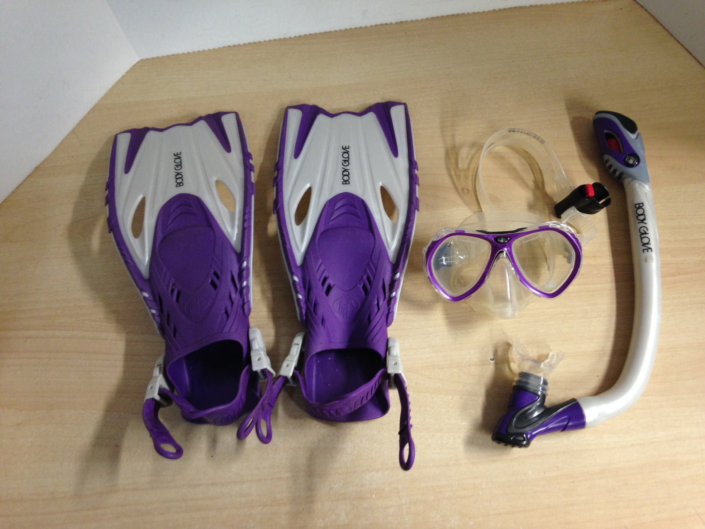Snorkel Dive Fins Set Child Shoe Size 1-4 Body Glove Purple and Pearl