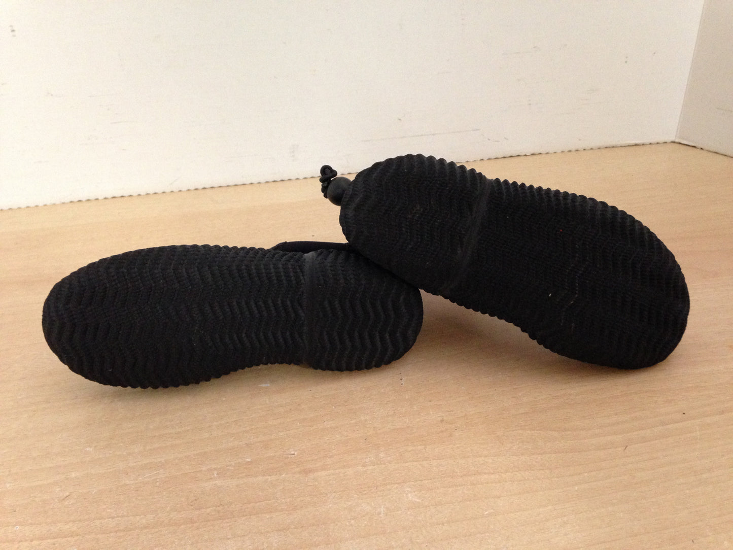 Snorkel Dive Surf Booties Child Size 10 Shoe Size MEC Black Neoprene Excellent