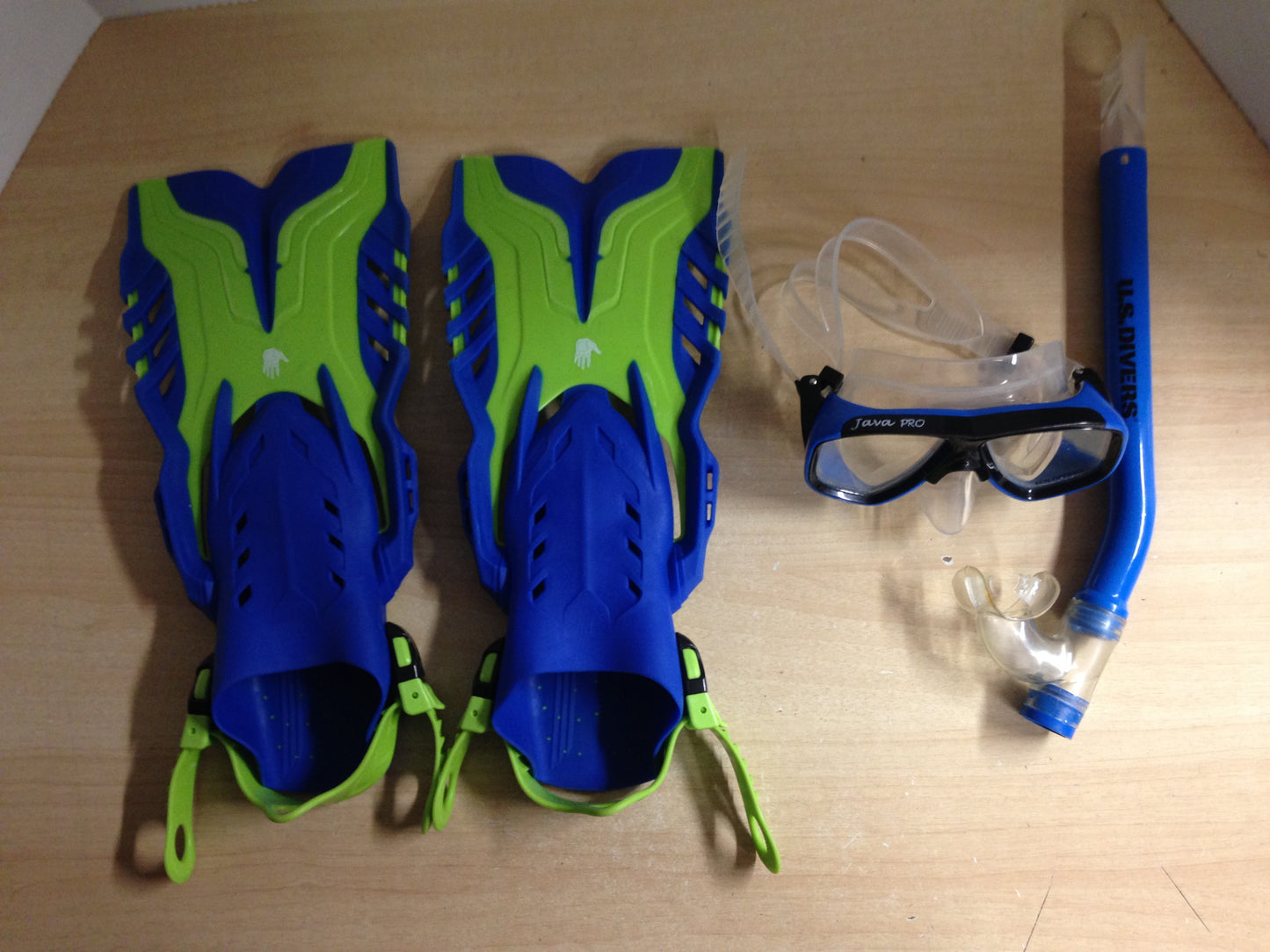 Snorkel Dive Fins Set Child Size 1-4 Shoe Size Body Glove Lime and Blue Excellent