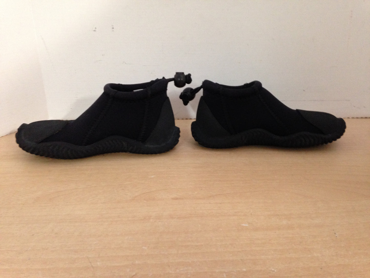 Snorkel Dive Surf Booties Child Size 10 Shoe Size MEC Black Neoprene Excellent