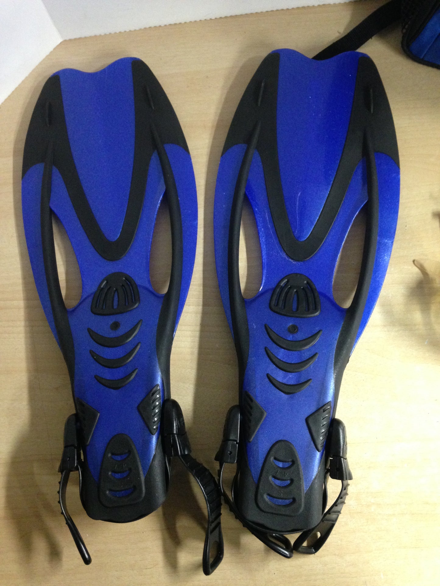 Snorkel Dive Fins Set Ladies Shoe Size 4-7 Youth US Divers Dark Blue Grey Excellent