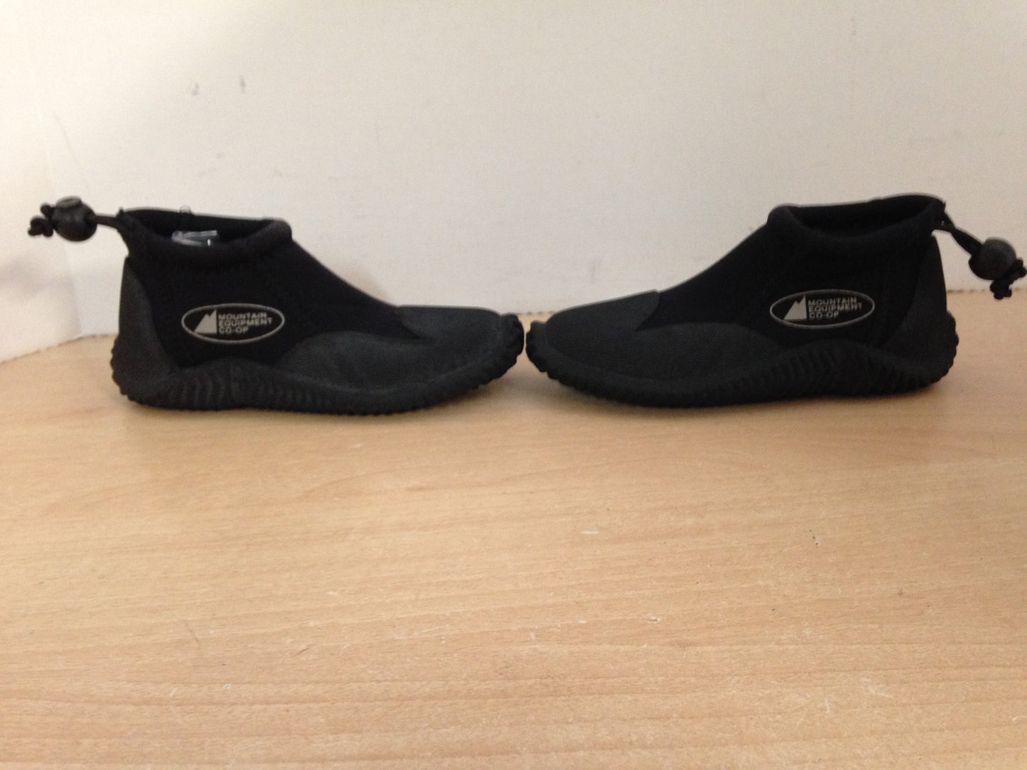Snorkel Dive Surf Booties Child Size 10 Shoe Size MEC Black Neoprene Excellent