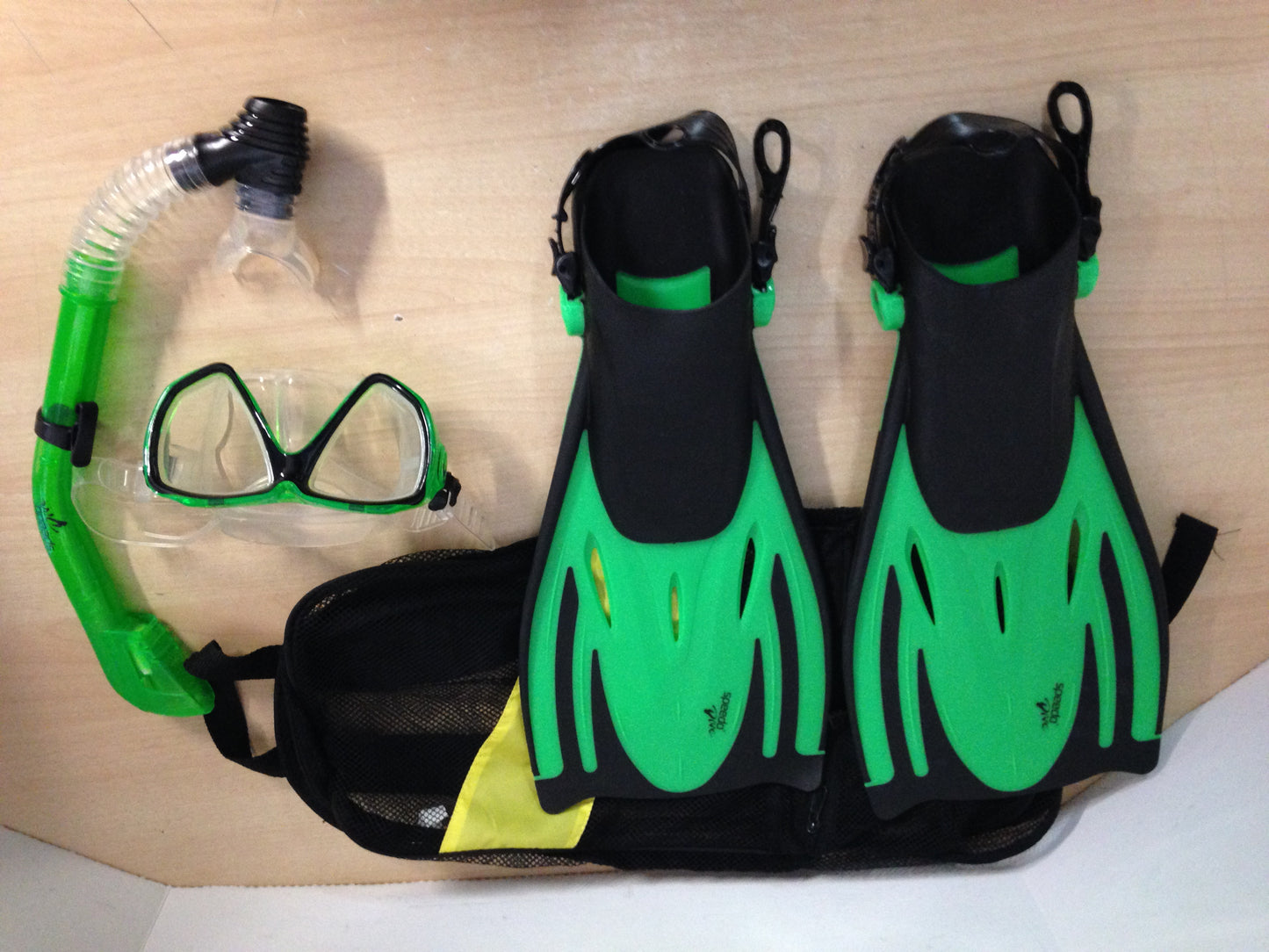 Snorkel Dive Fins Set Ladies Shoe Size 4.5-8.5 Speedo Dive New Demo Black Green