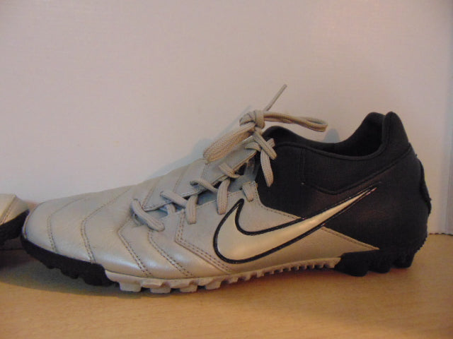 Soccer Shoes Cleats Men's Size 10.5 Nike Indoor Turf Leather Grey Black Excellent