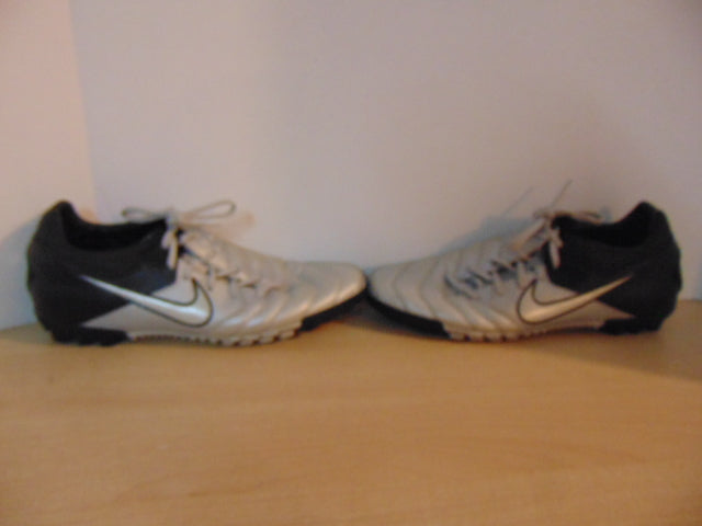 Soccer Shoes Cleats Men's Size 10.5 Nike Indoor Turf Leather Grey Black Excellent