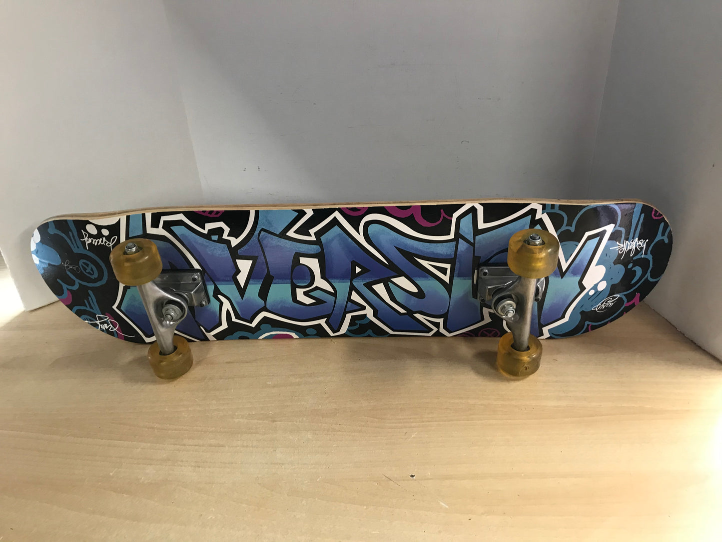 Skateboard 21 X 8 inch Graffiti Excellent Mint Wheels