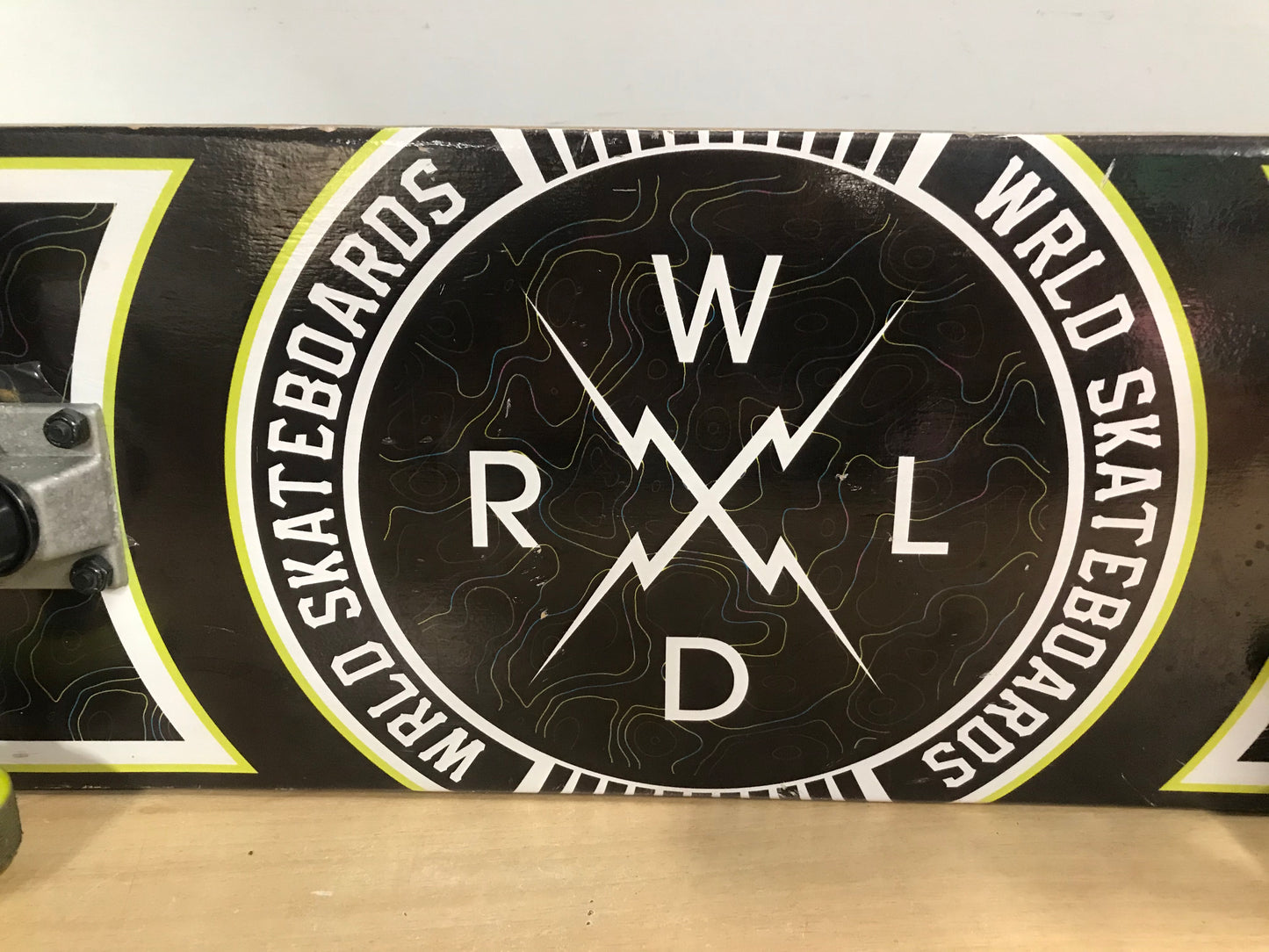 Skateboard World Industry 31 inch Black Lime