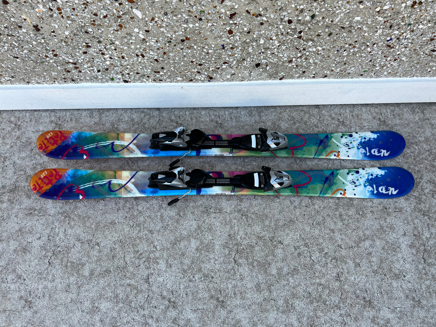 Ski 125 Elan Twin Tip Parabolic Pink Blue Multi With Bindings