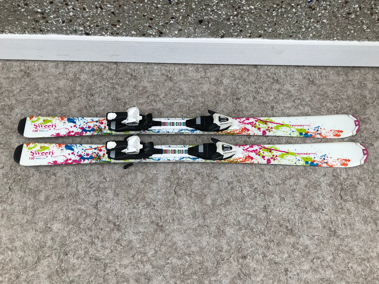 Ski 130 Tecno Pro Parabolic White Pink Multi With Bindings Excellent