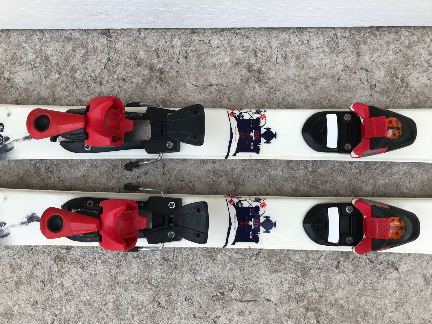 Ski 138 Rossignol White Red Grey Parabolic With Bindings