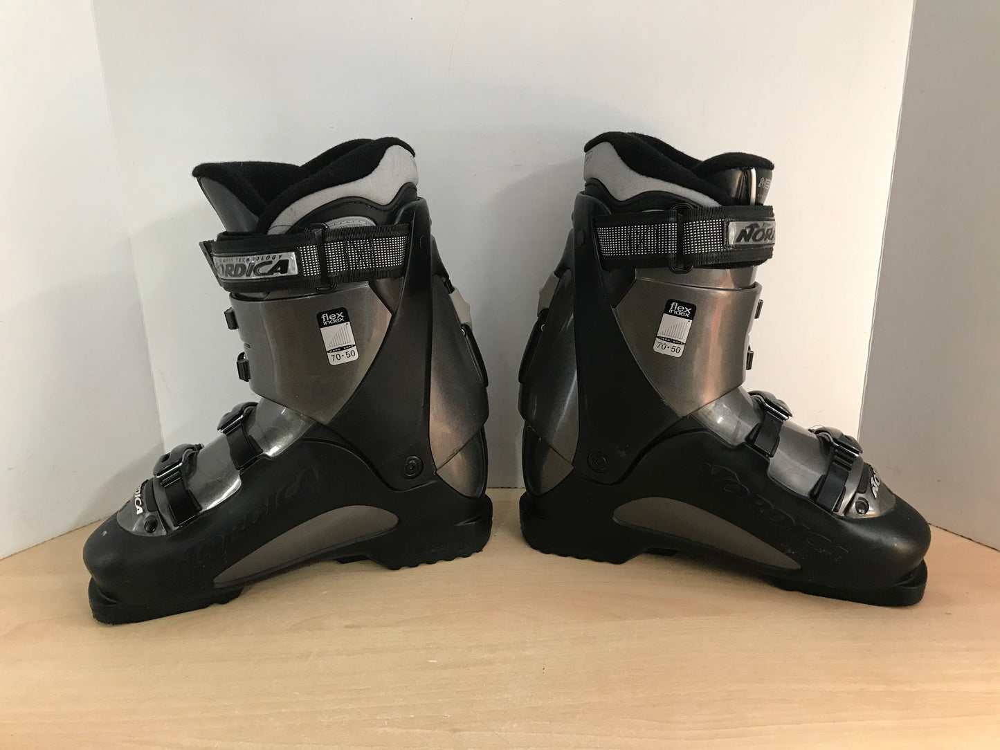 Ski Boots Mondo Size 26.0 Men's Size 8 Ladies Size 9 300 mm Nordica Next Black Grey As New