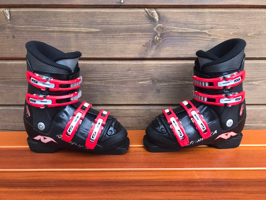 Ski Boots Mondo Size 19.0 -20.0 Child Size 1-2 240 mm Nordica Black Red Minor Wear Scratches