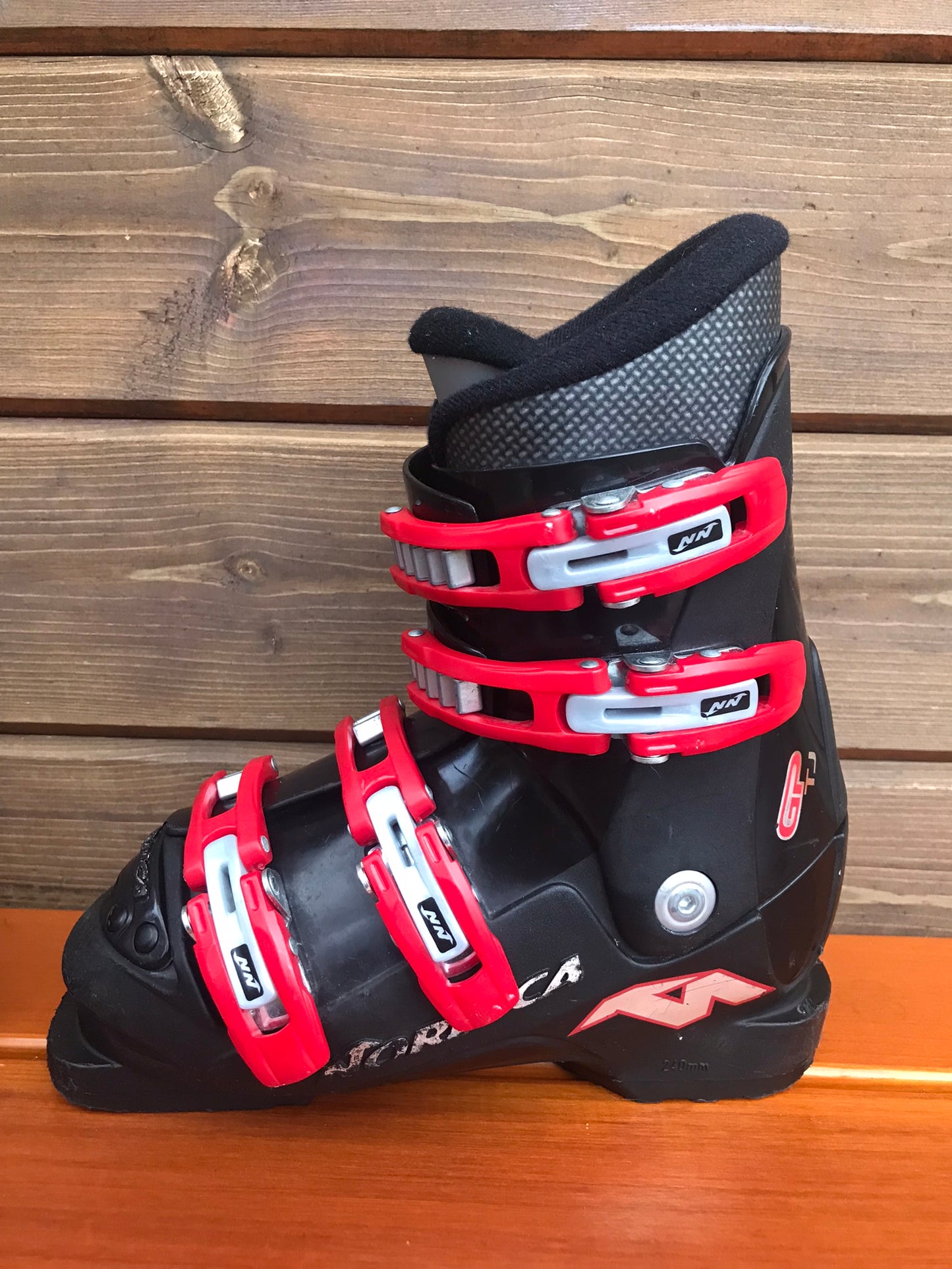 Ski Boots Mondo Size 19.0 -20.0 Child Size 1-2 240 mm Nordica Black Red Minor Wear Scratches