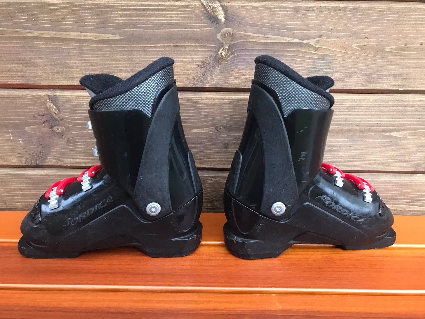 Ski Boots Mondo Size 19.0 -20.0 Child Size 1-2 240 mm Nordica Black Red Minor Wear Scratches