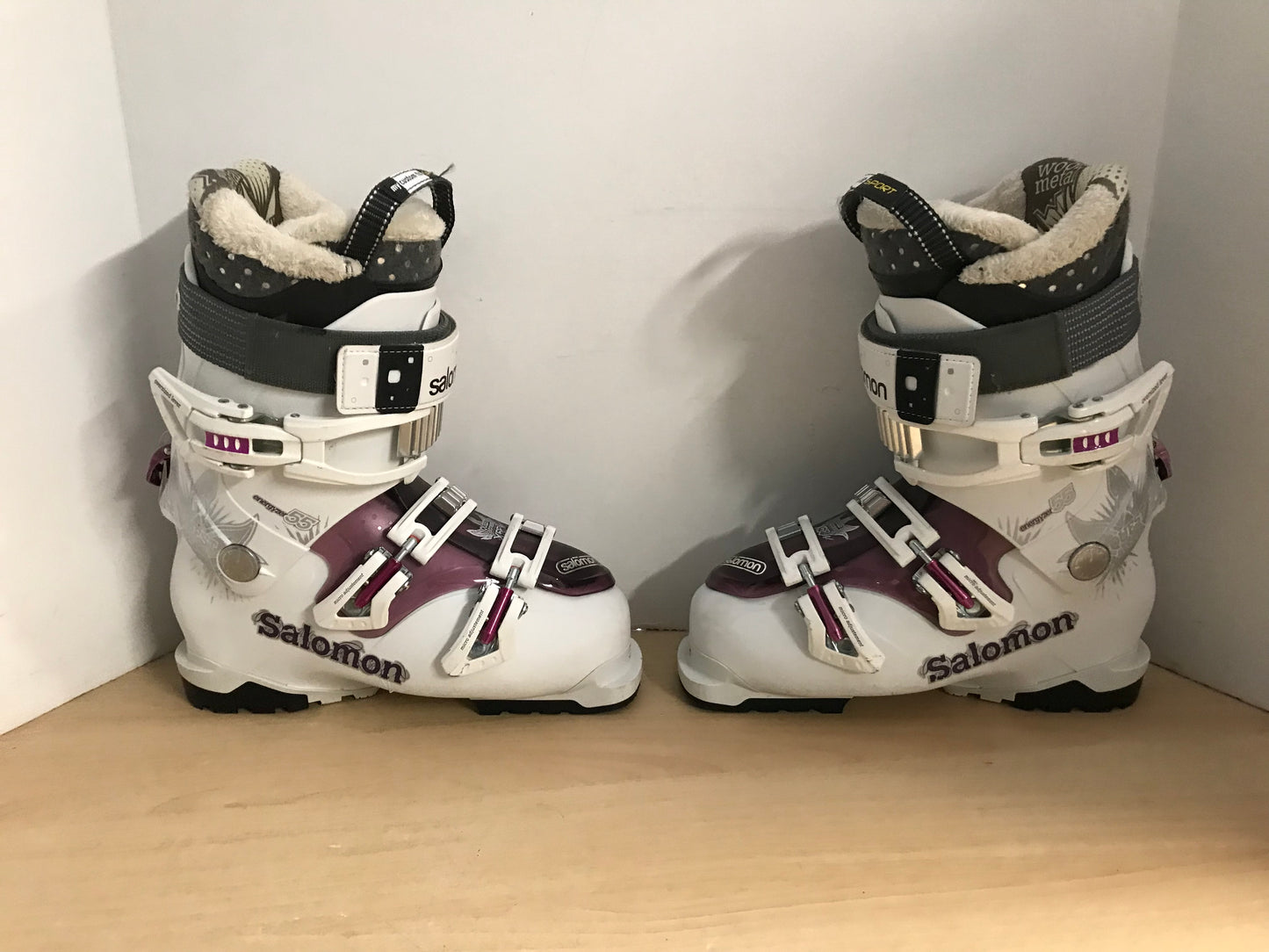 Ski Boots Mondo Size 24.0 Ladies Size 7 288 mm Salomon Energizer 55 Grey Pink Excellent