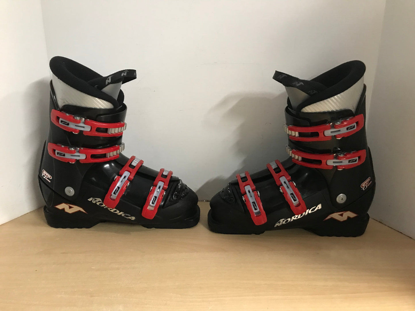 Ski Boots Mondo Size 25.0 Men's Size 7 Ladies Size 8 290 mm Nordica Black Red Excellent