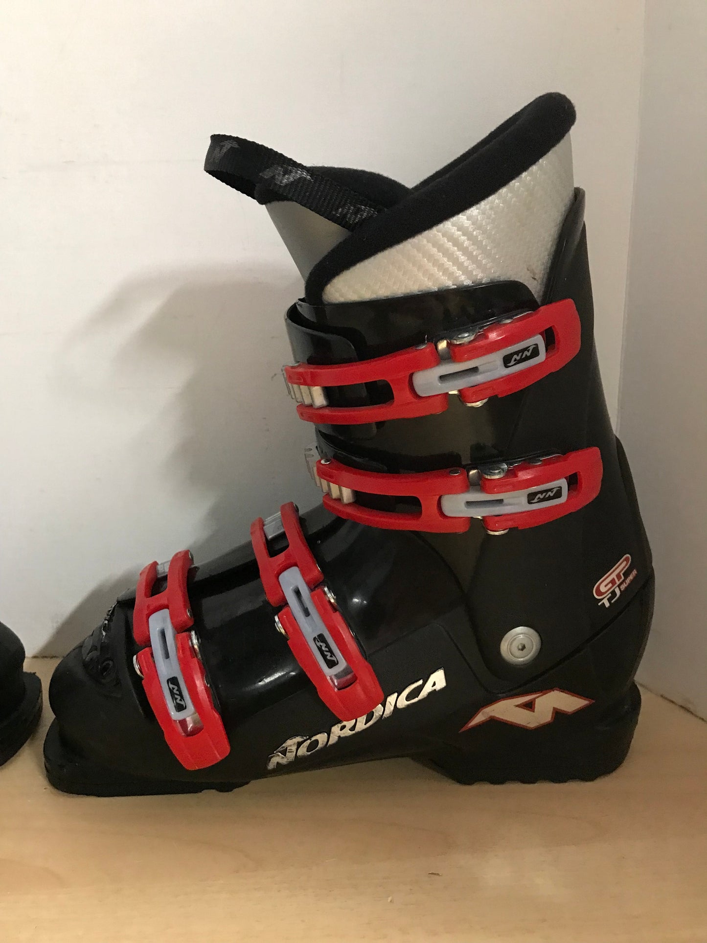 Ski Boots Mondo Size 25.0 Men's Size 7 Ladies Size 8 290 mm Nordica Black Red Excellent