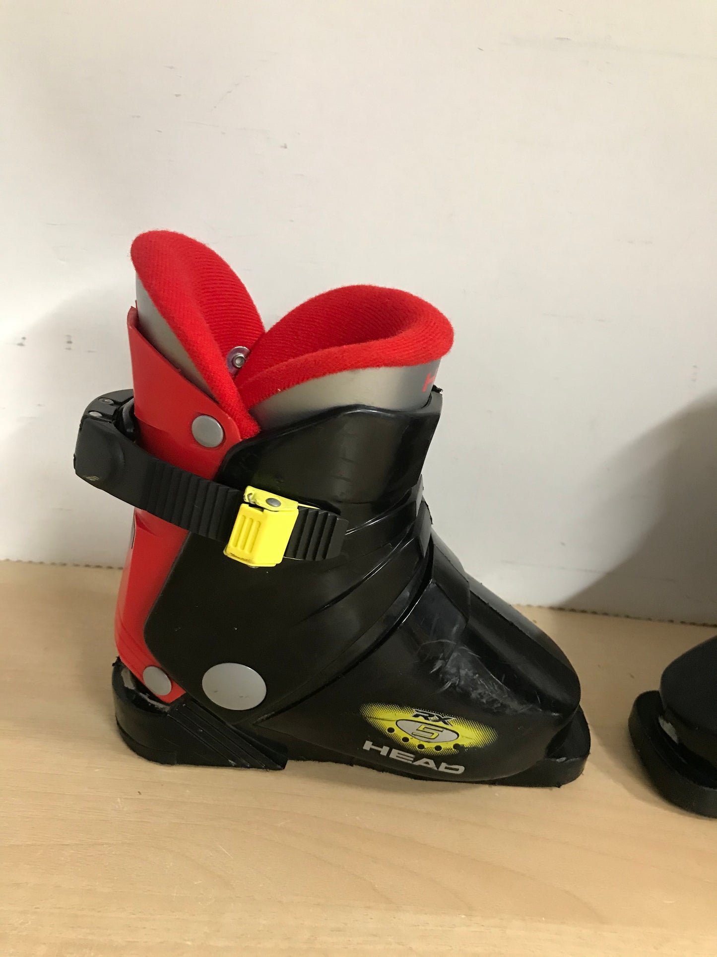 Ski Boots Mondo Size 16.0 Child Size 9-10 205 mm Head Black Red Yellow