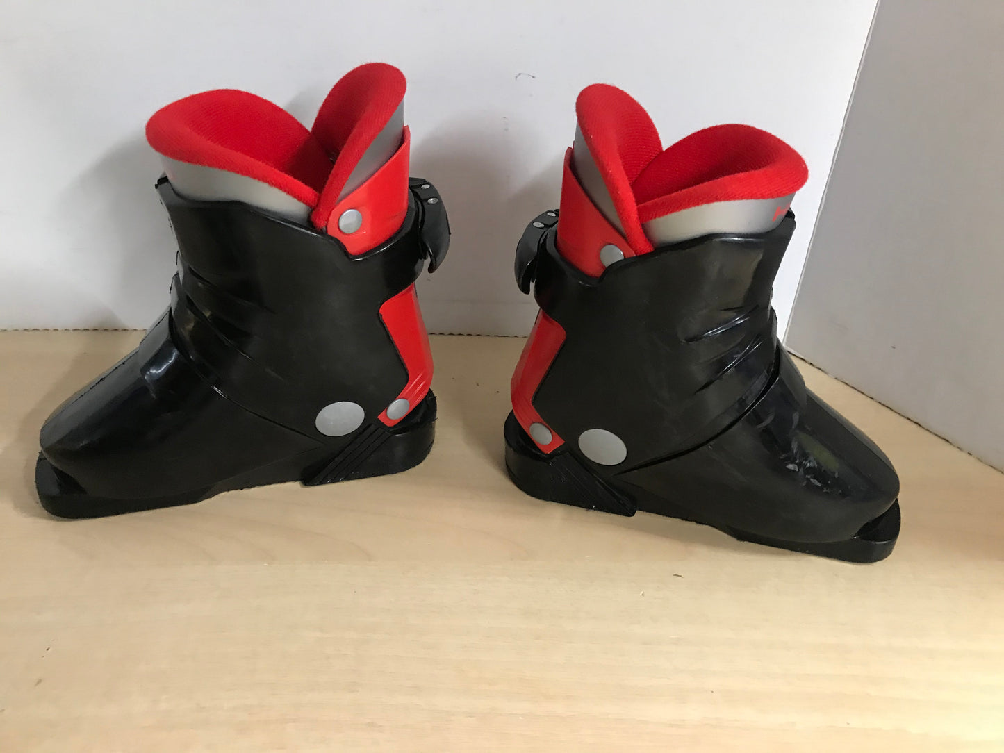 Ski Boots Mondo Size 16.0 Child Size 9-10 205 mm Head Black Red Yellow