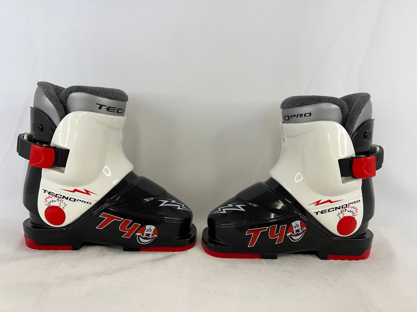 Ski Boots Mondo Size 16.0 Child Size 9  206 mm Tecno Pro Black White Red  Excellent New Demo Model