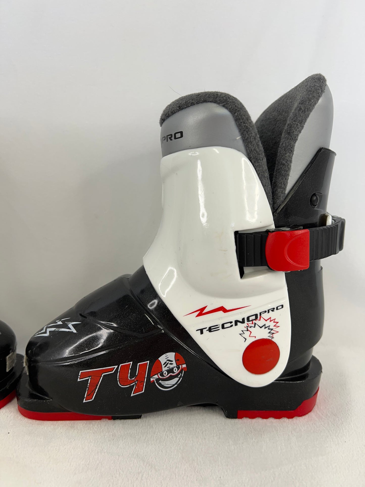 Ski Boots Mondo Size 17.0 Child Size 10-11 212 mm Tecno Pro Black White Red  Excellent As New