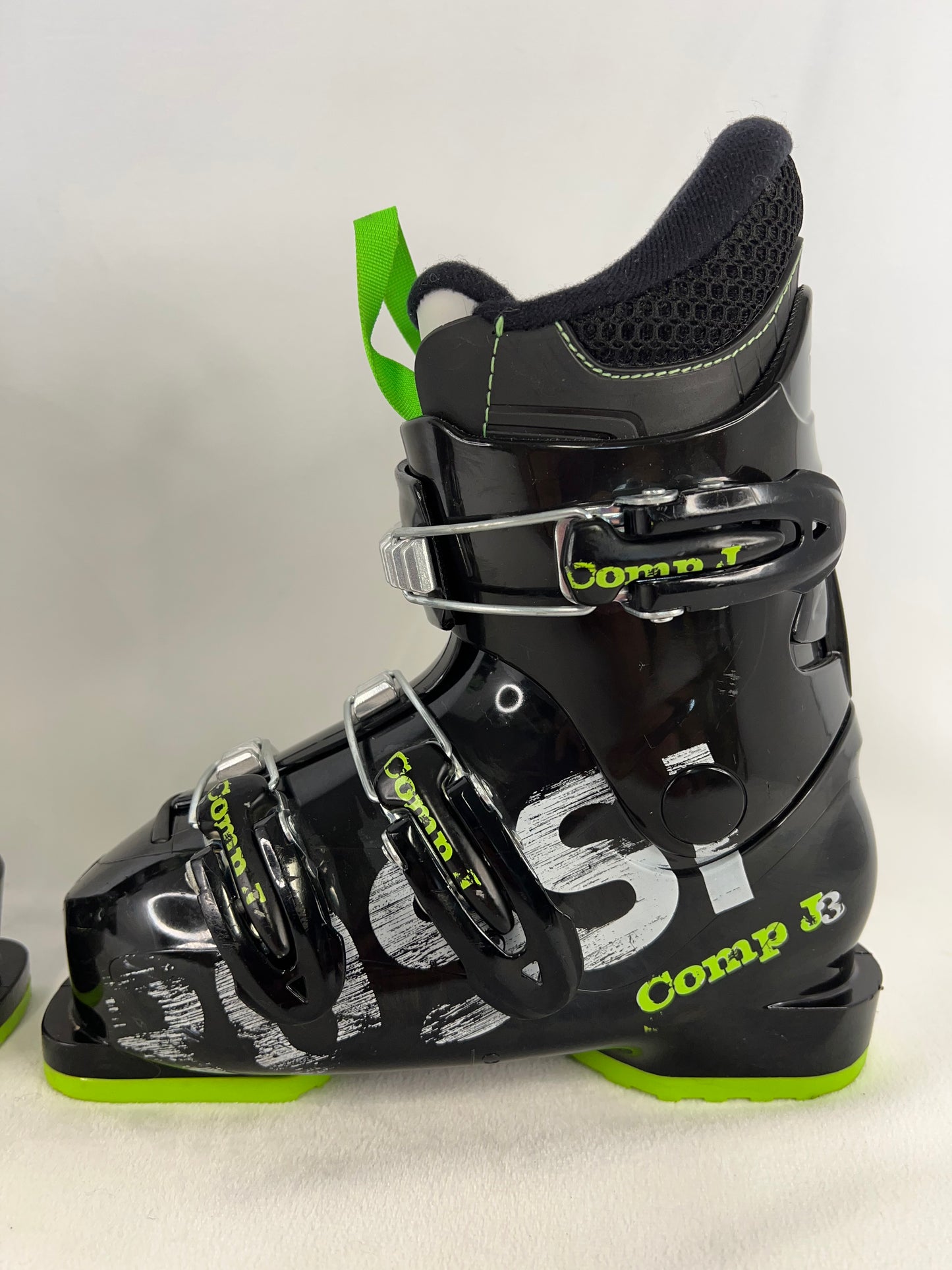 Ski Boots Mondo Size 18.0-19.5 Child Size 12.5-13.5 235 mm Rossignol Comp J3 Black and Lime  Excellent As New