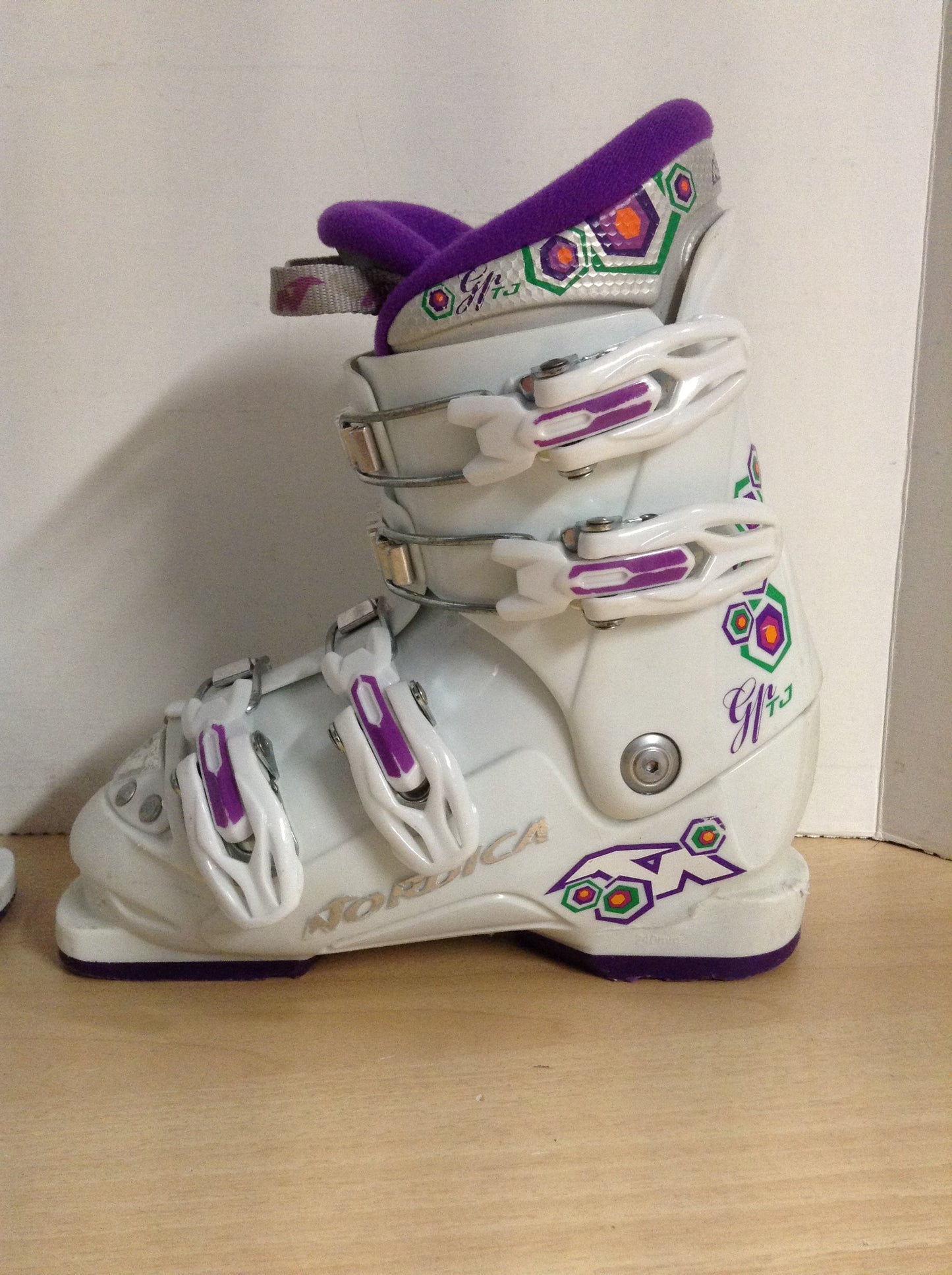 Ski Boots Mondo Size 19.5 Child Shoe Size 13-1 240 mm Nordica White Purple