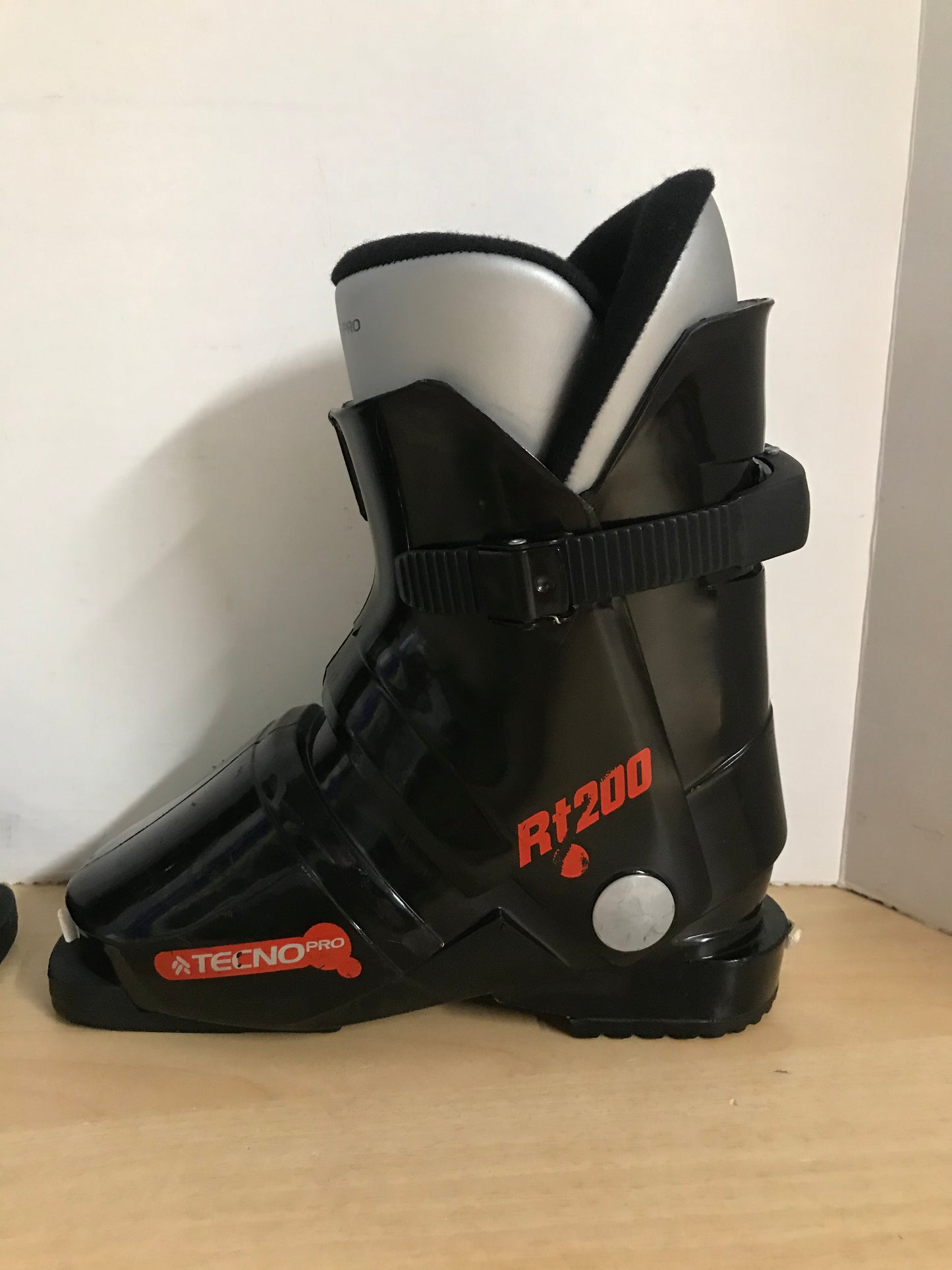 Ski Boots Mondo Size 19.5 Child Size 12.5 230 mm Tecno Pro RT 200 Black Red  Excellent