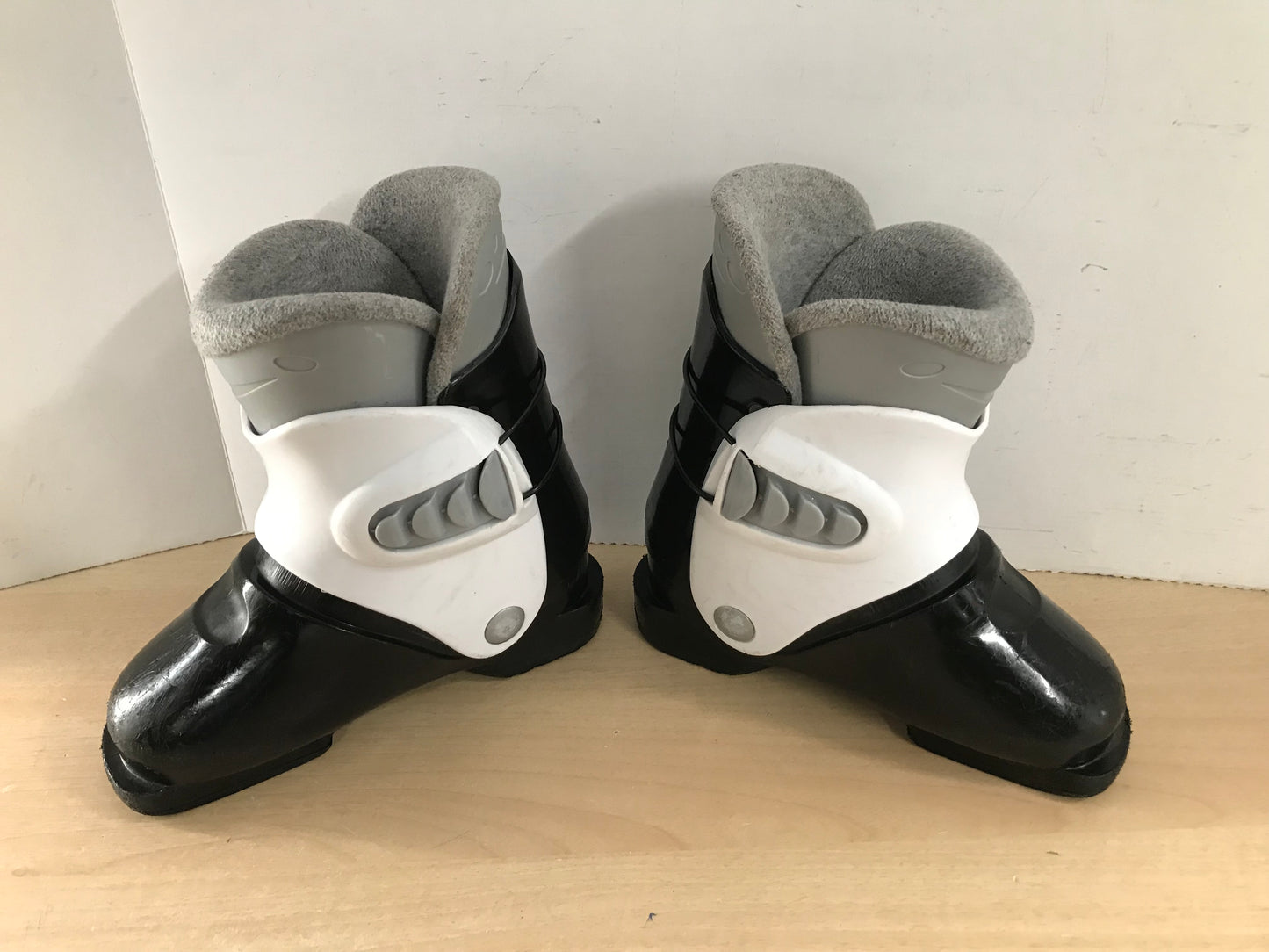 Ski Boots Mondo Size 19.5 Child Size 13.5 235 mm Tecno Pro Black White