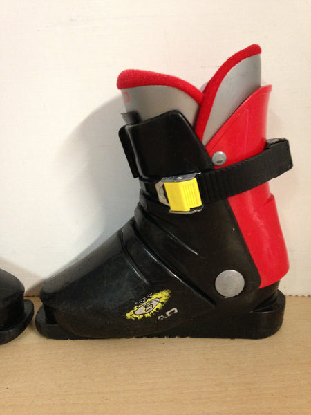 Ski Boots Mondo Size 20.0 Child Size 13.5 mm 235 Head Black Red Wear and Scratches